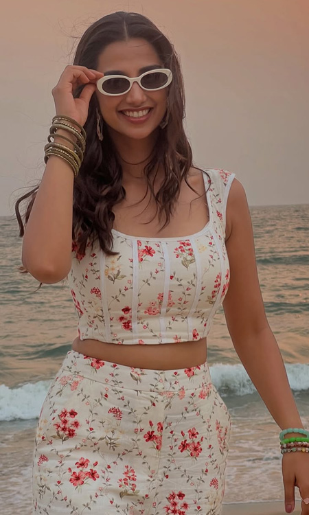 Meenaakshi Chaudharys Beachside Glow Steals the Spotlight