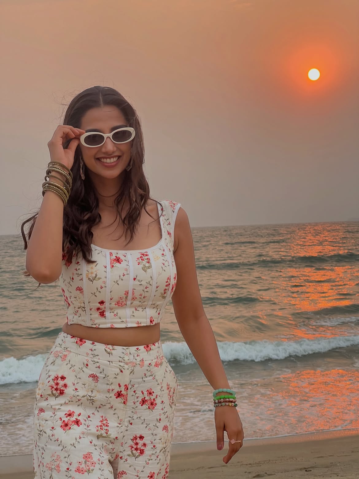 Meenaakshi Chaudharys Beachside Glow Steals the Spotlight