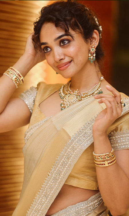 Saanve Megghanas Regal Onam Look