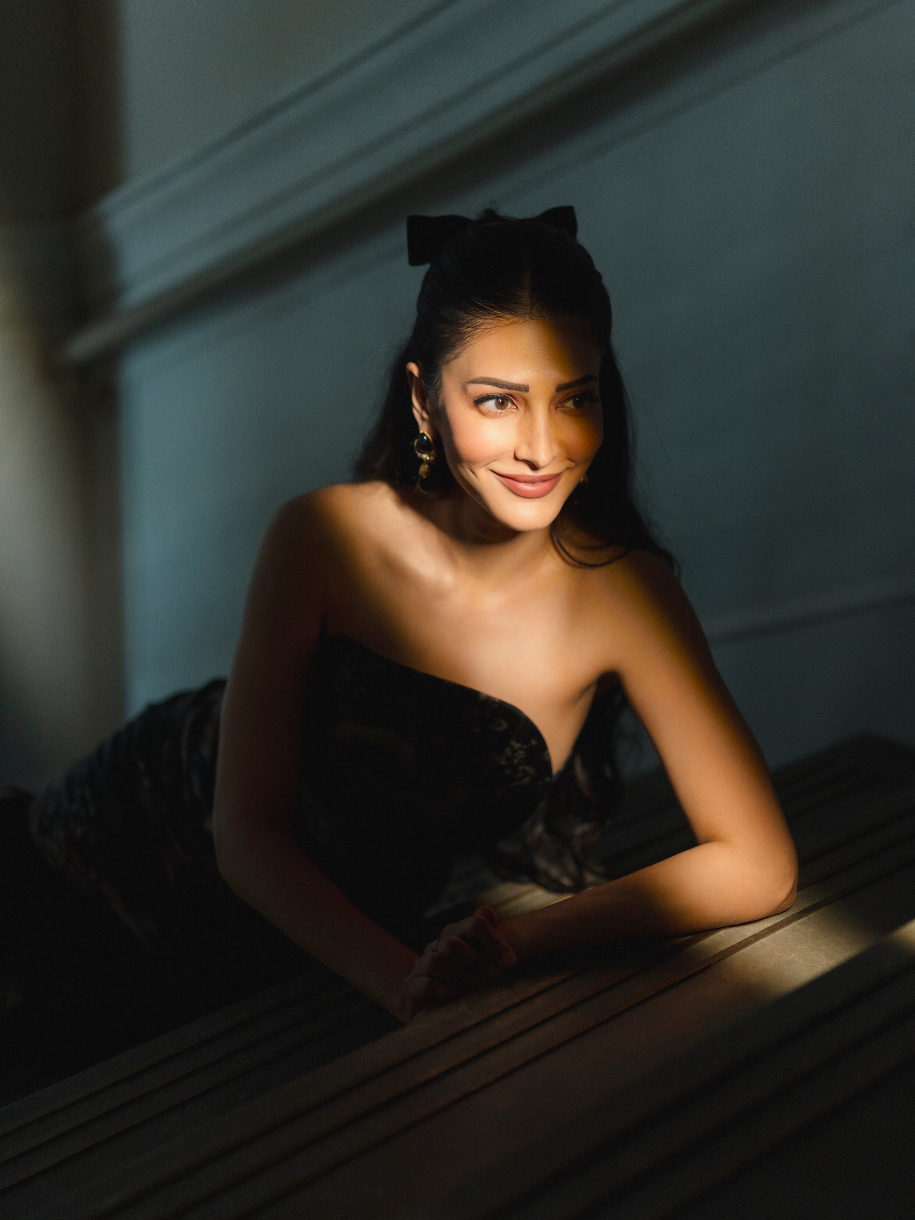 Shruti Haasan Stuns in Black Lace Outfit
