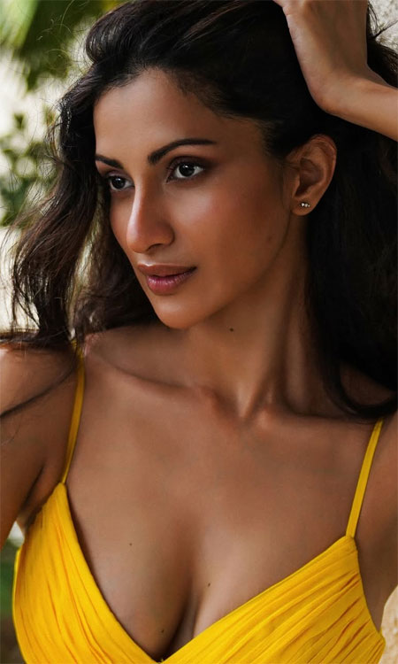 Diksha Singh’s Glowing Photo & Growing Film Career