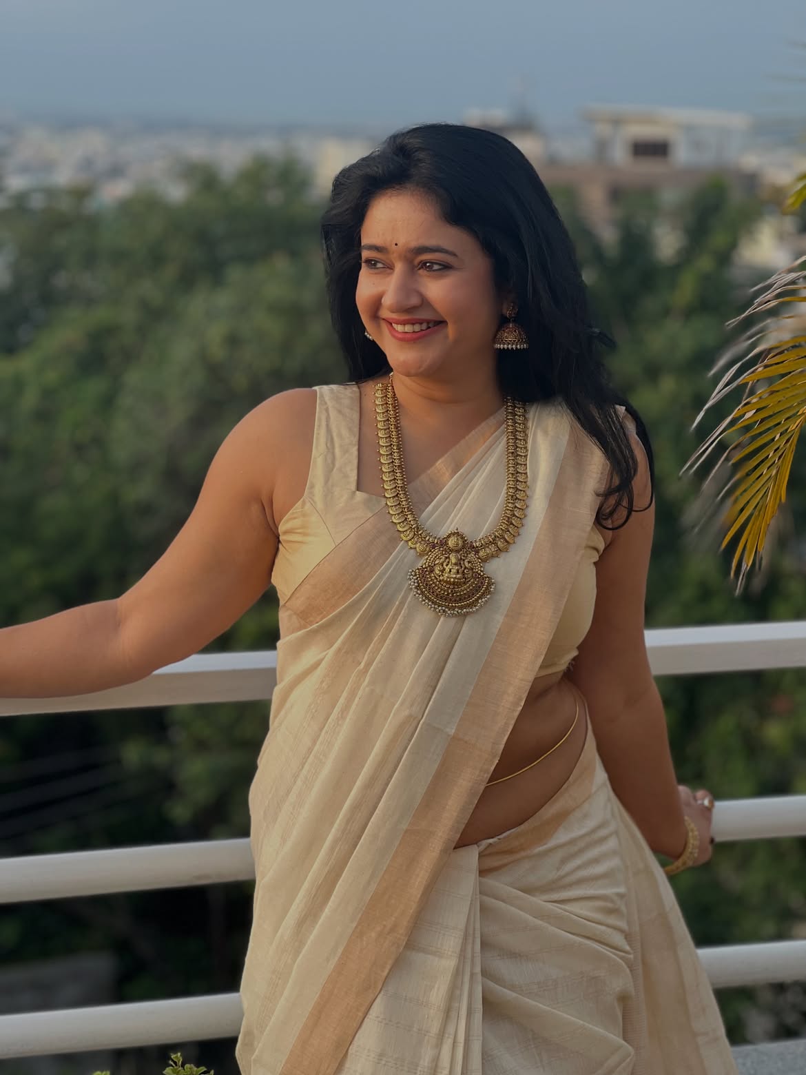 Poonam Bajwa Elegant Onam Saree Photos