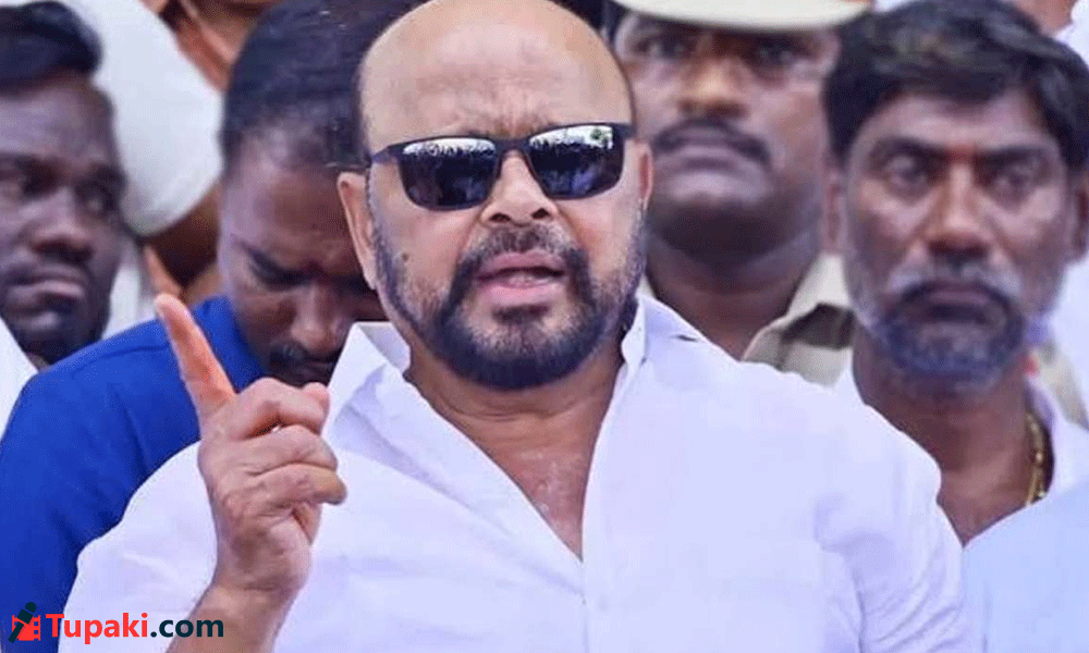 మా అమ్మాయి ప్లాన్ మీద ప్లాన్ వేస్తోంది.. మాకు సంబంధం లేదు: కొండా మురళిl మా అమ్మాయి ప్లాన్ మీద ప్లాన్ వేస్తోంది.. మాకు సంబంధం లేదు: కొండా మురళిl
