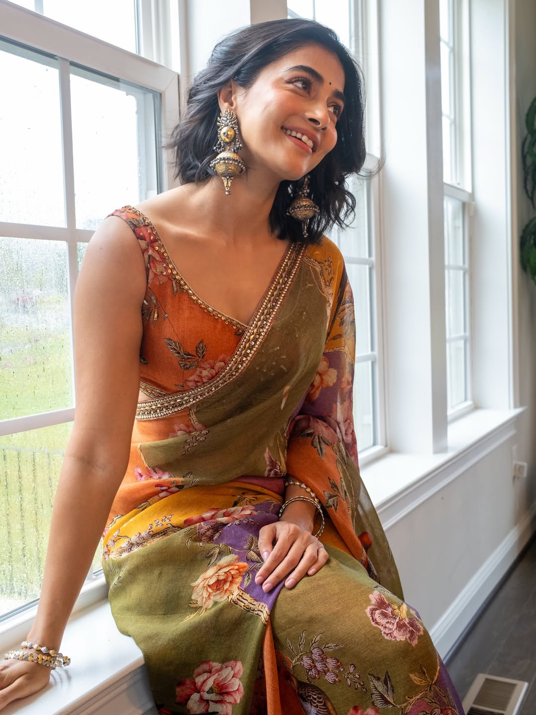 Pooja Hegde Stuns in Vibrant Saree on Onam