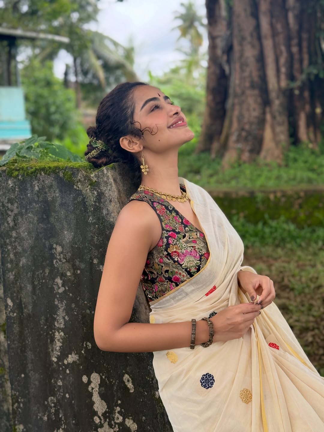 Anupama Parameswaran Celebrates Onam in Stunning Kerala Saree