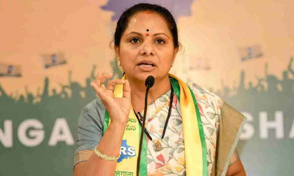 యాదాద్రి గుడిలోనూ ఆంధ్రా- తెలంగాణ వివాదమా? కవిత తీరుపై మండిపాటు