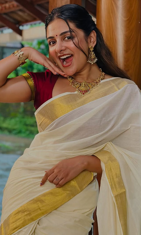 Esther Anil Looks Radiant in Elegant Kerala Kasavu Saree