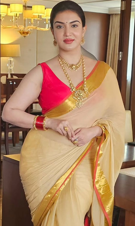 Honey Rose Looks Regal in a Beautiful Kerala-Style