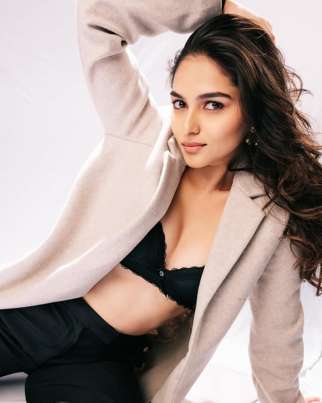 Kayadu Lohar Stuns in Glamorous Photoshoot, Rising as a South Star