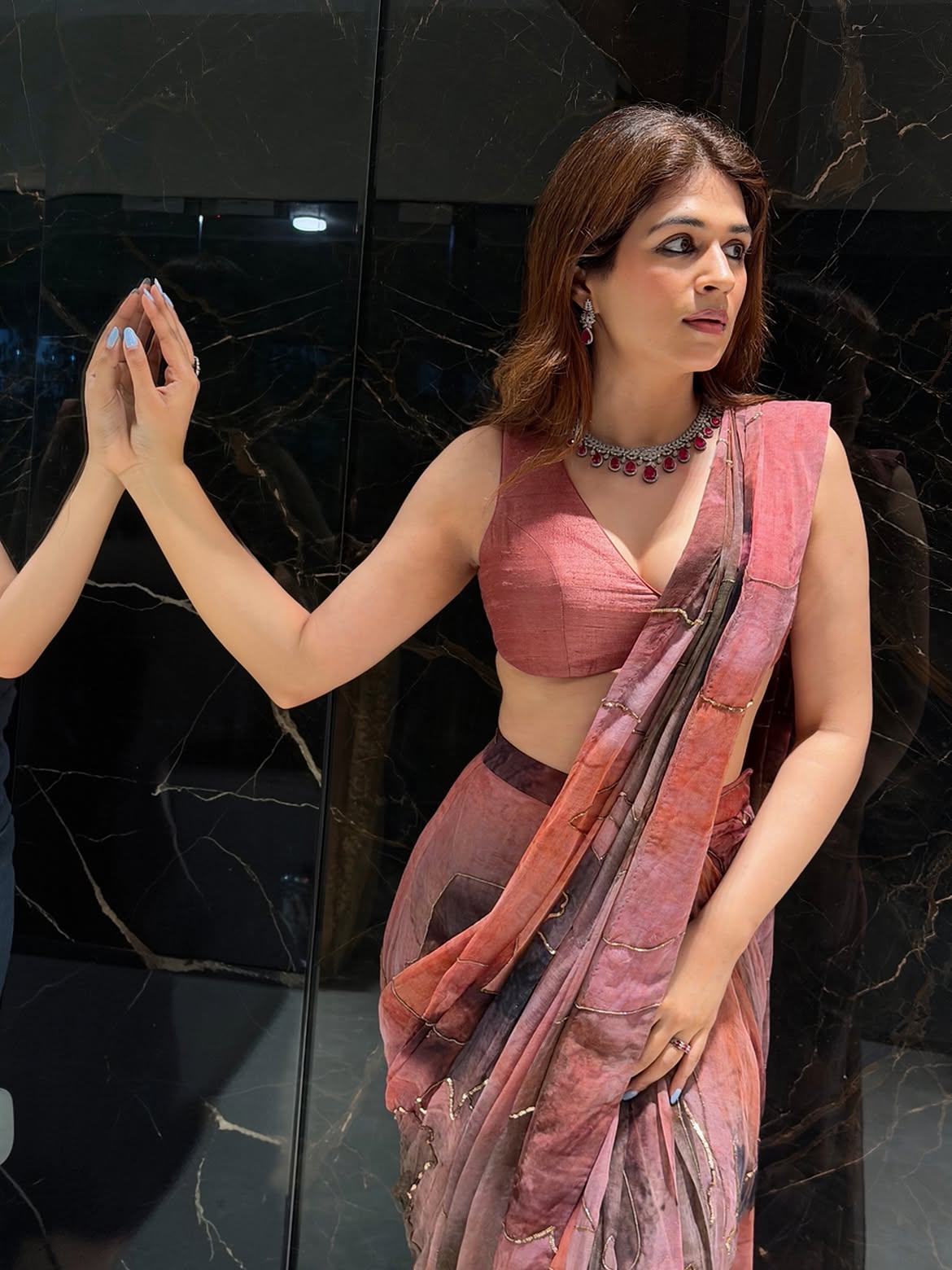 Shraddha Das Stuns in a Gorgeous Dusty-Pink Saree Look