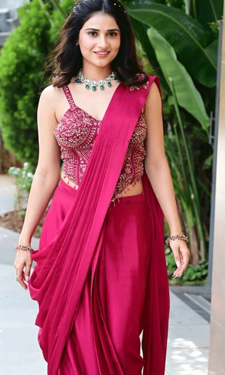 Glamorous Prisha Singh Photo & Her Journey to Fantasy Stardom