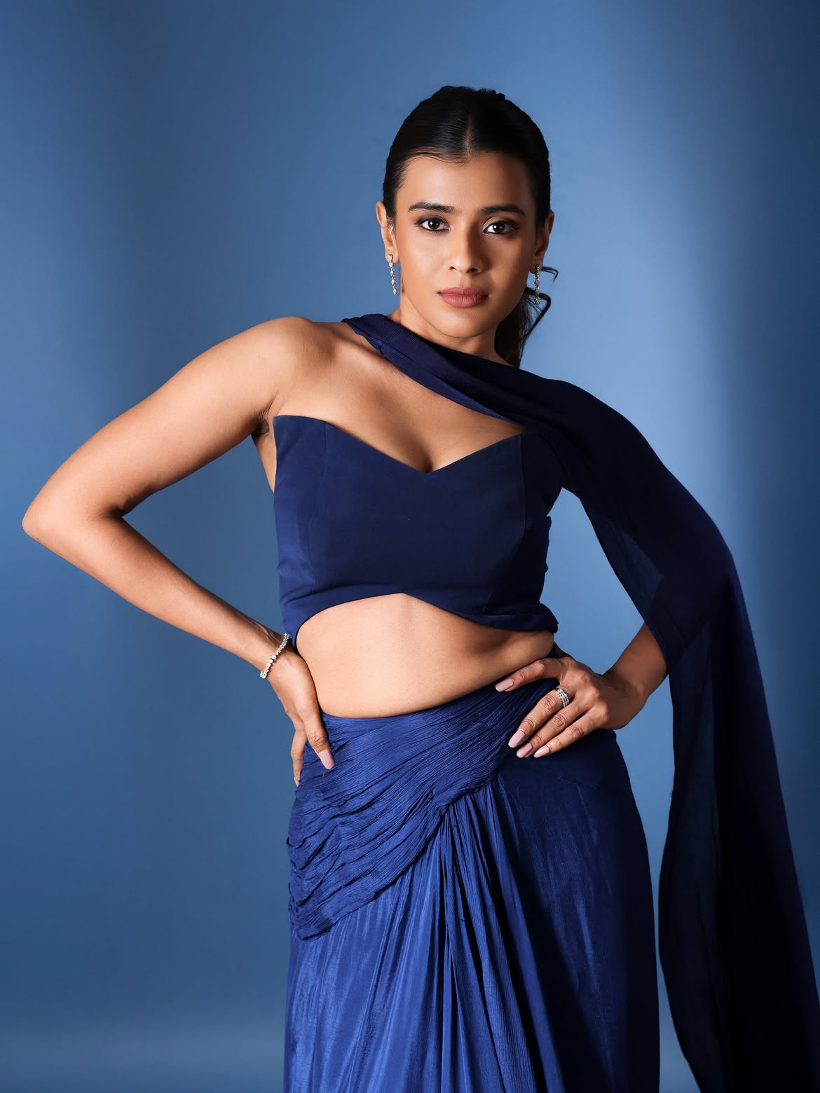 Hebah Patel Looks Absolutely Gorgeous in Navy Blue