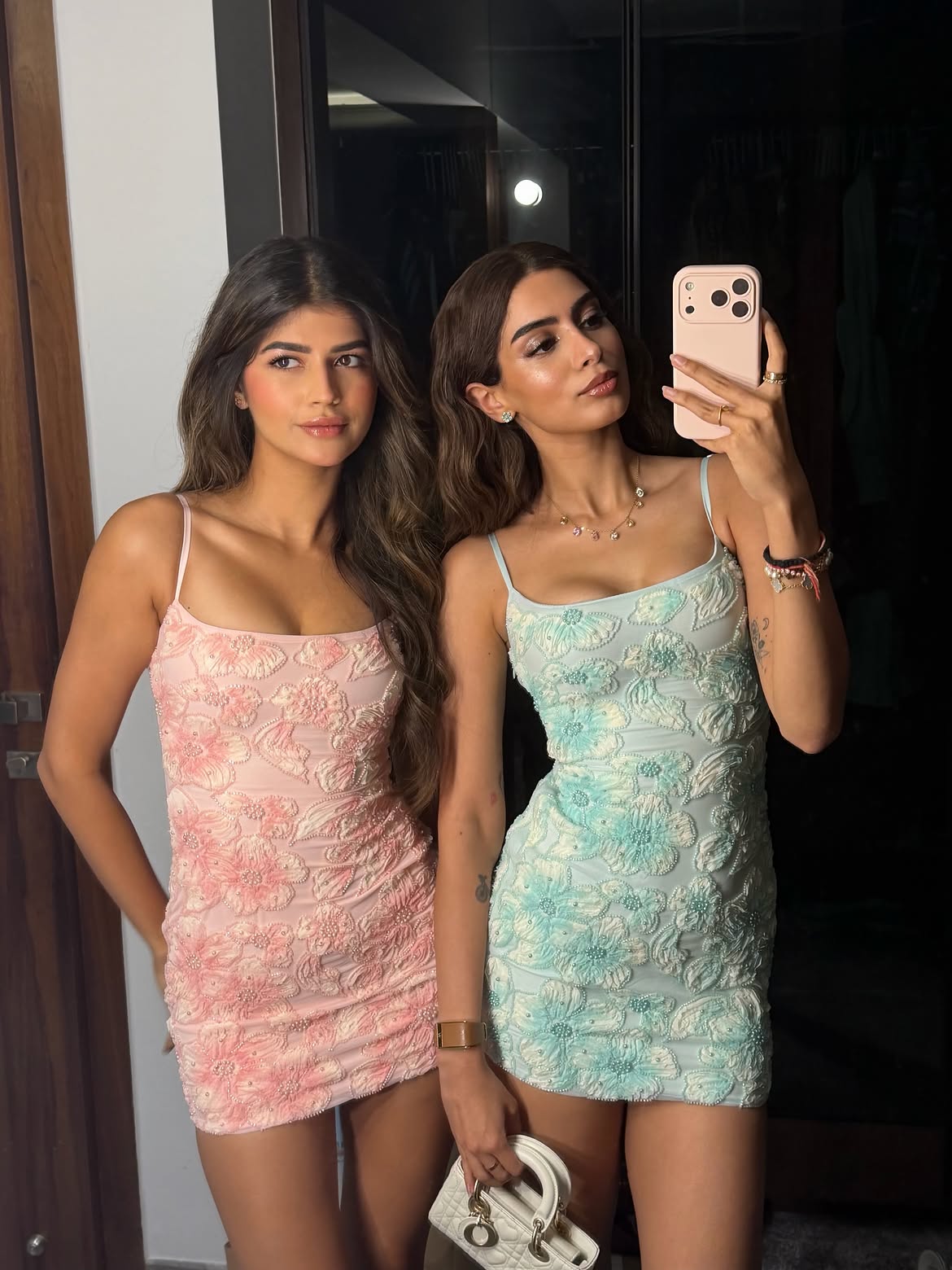Khushi Kapoors Pretty Mirror Selfie Is All About Chic Style