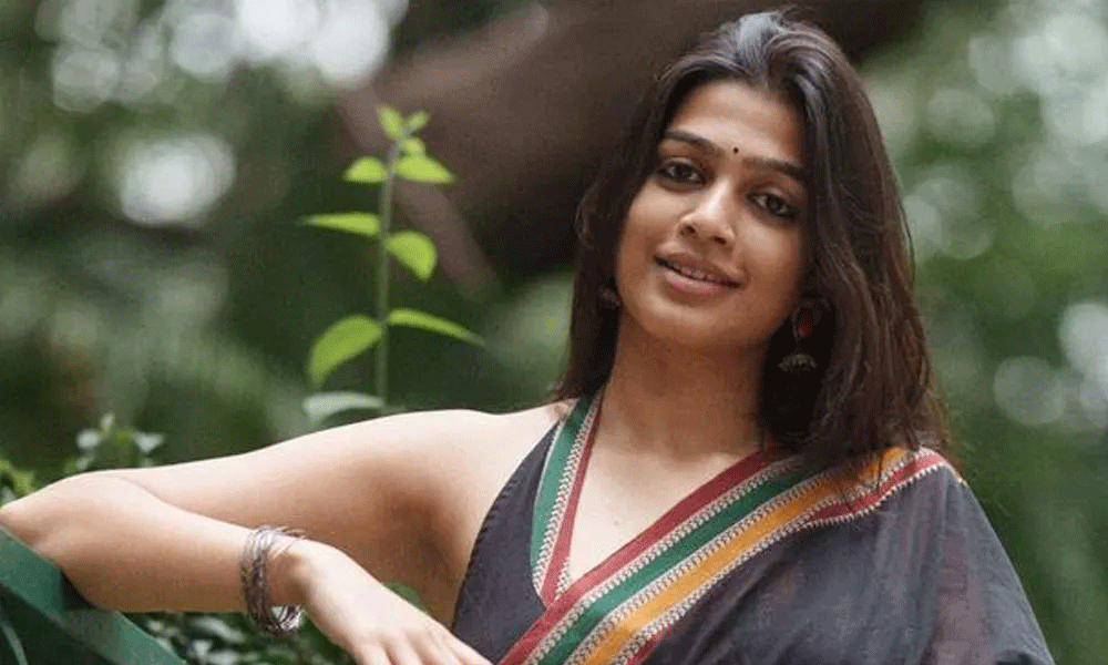 LKG నుంచి క‌ళ‌ల్ని ఔపోష‌ణ ప‌డుతున్న తెలుగ‌మ్మాయి!