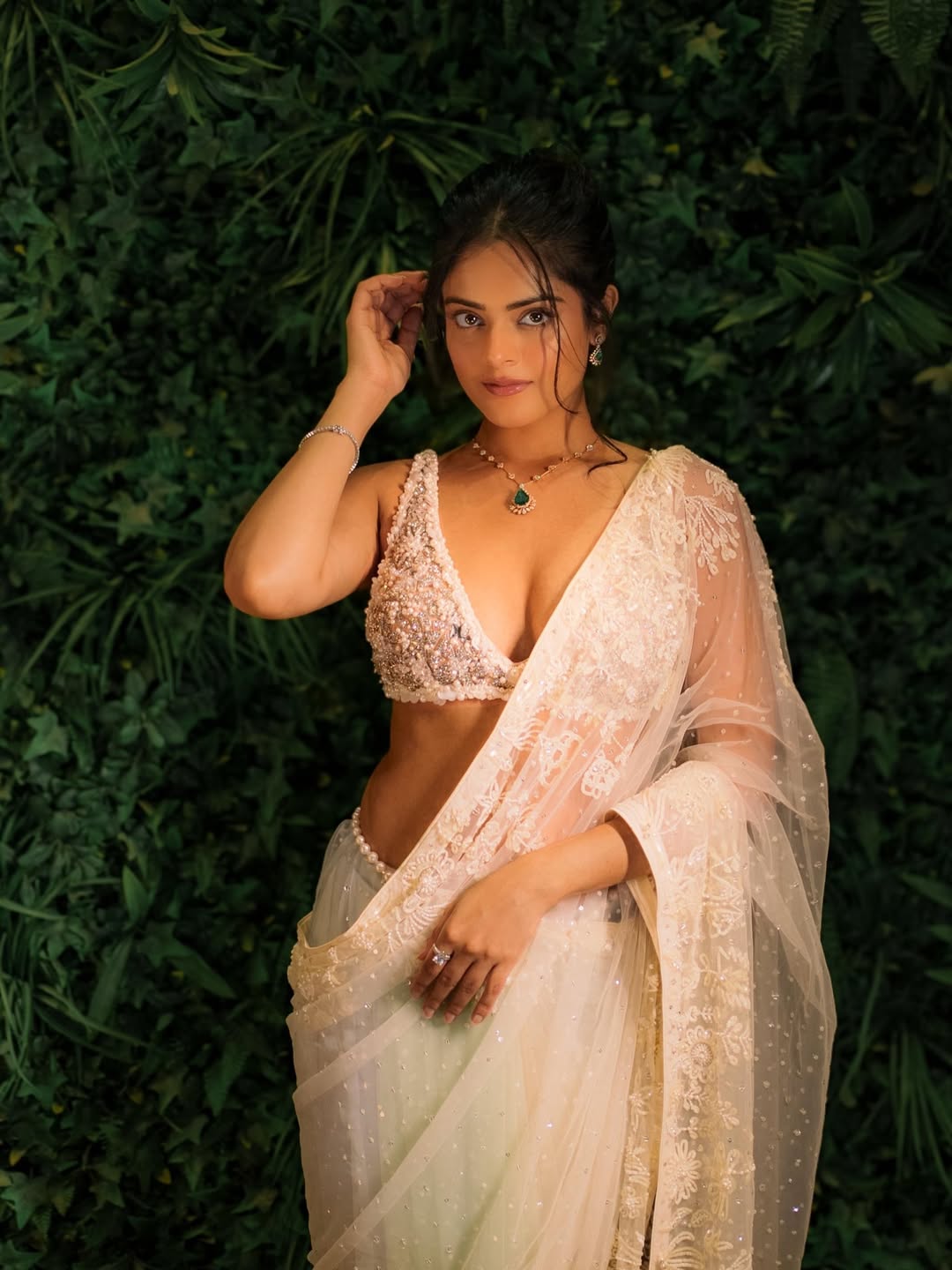 Riddhi Kumar Captivates in Chic Ethnic Wear
