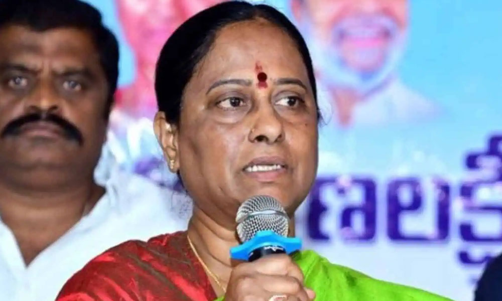 క్లైమాక్స్ : ఫ్లైటెక్కిన కొండా