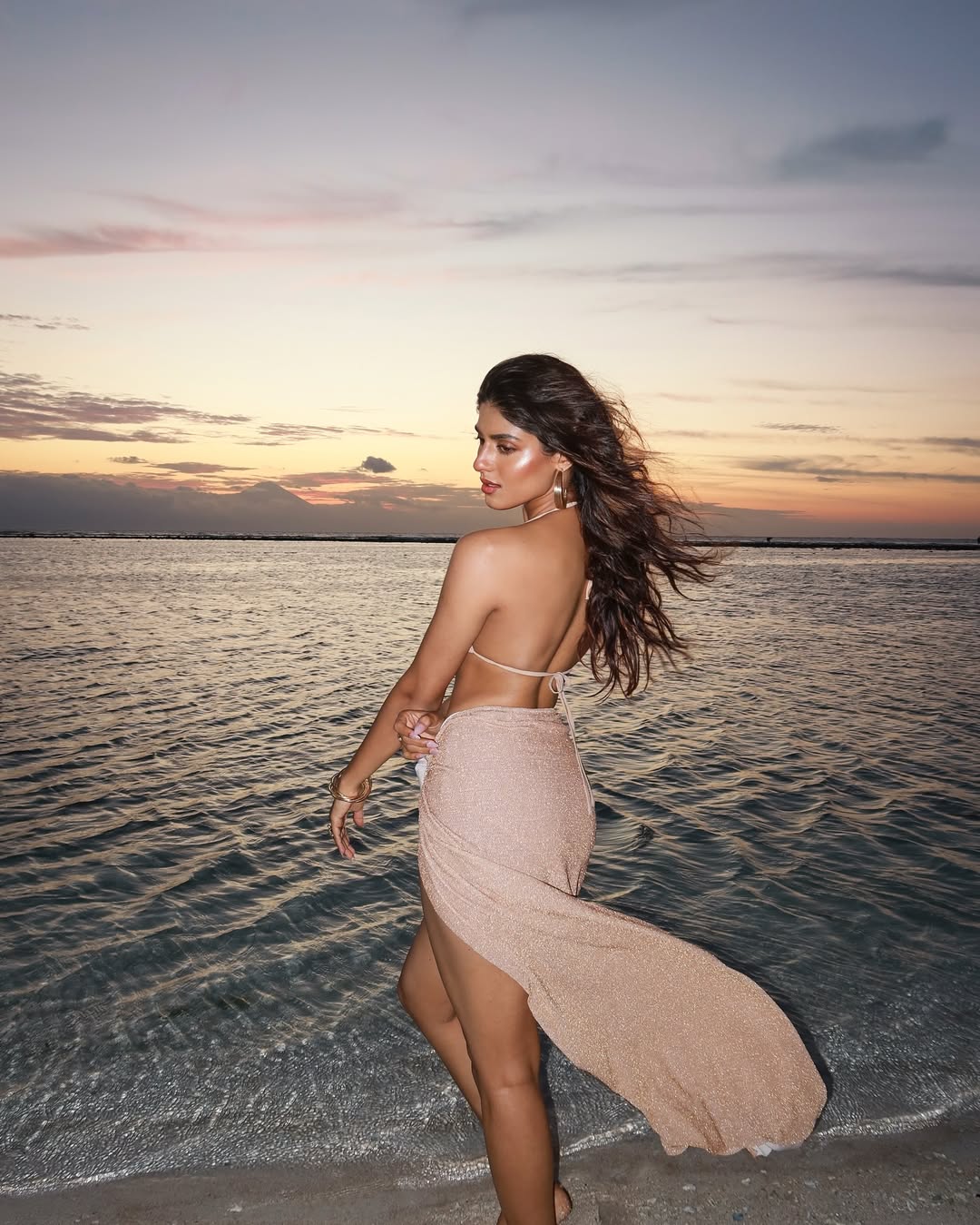 Trisha Shetty Turns Heads in Glamorous Beach Photos, Flaunts Her Stunning Style