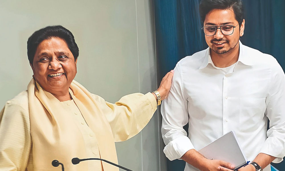 అమ్మో మేనల్లుళ్లు...మమతను చూసి మాయావతి అలెర్ట్ !