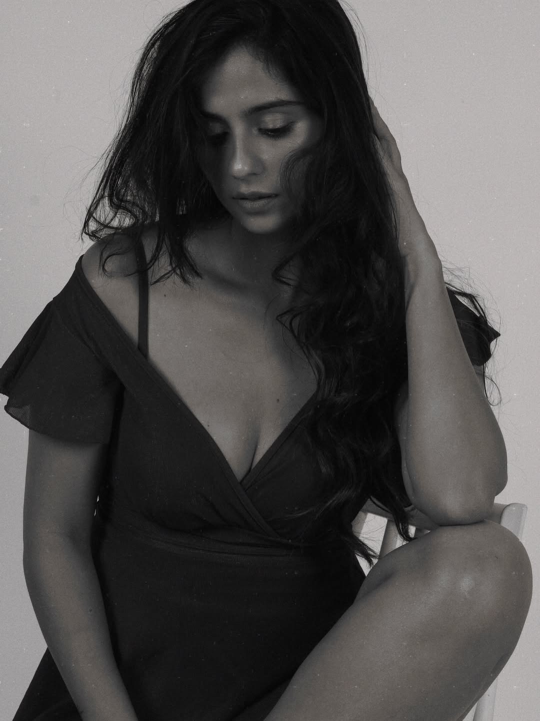 Rose Sardana’s Cinematic Black-and-White Look Captures Attention