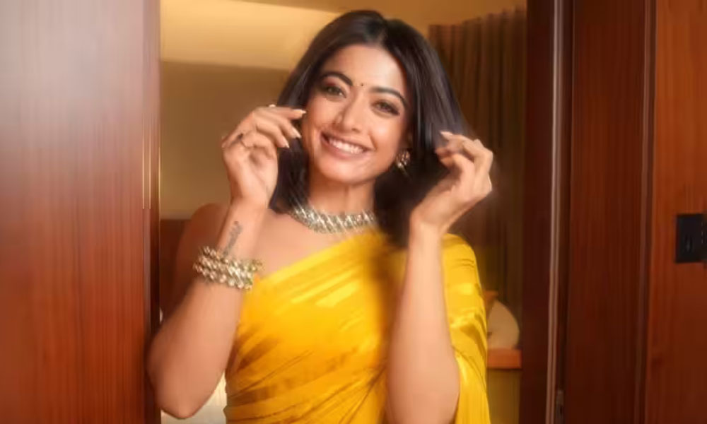 మూడ్ ఆఫ్ ది నేష‌న్ తో ర‌ష్మిక‌కు బాలీవుడ్ లో క‌లిసొచ్చేనా?