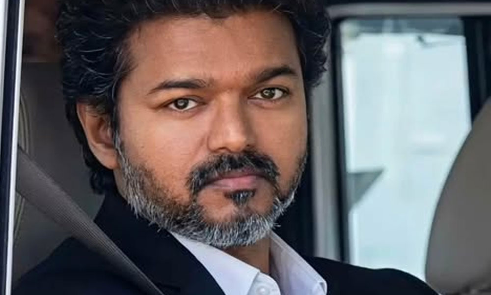 విజయ్ లండన్ వెళ్లేది ఫ్యామిలీ కోసమేనా?