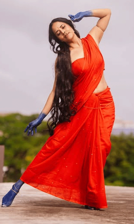 Anasuya Bharadwaj’s Divine Radhe-Krishna Avatar for Krishnashtami 2026
