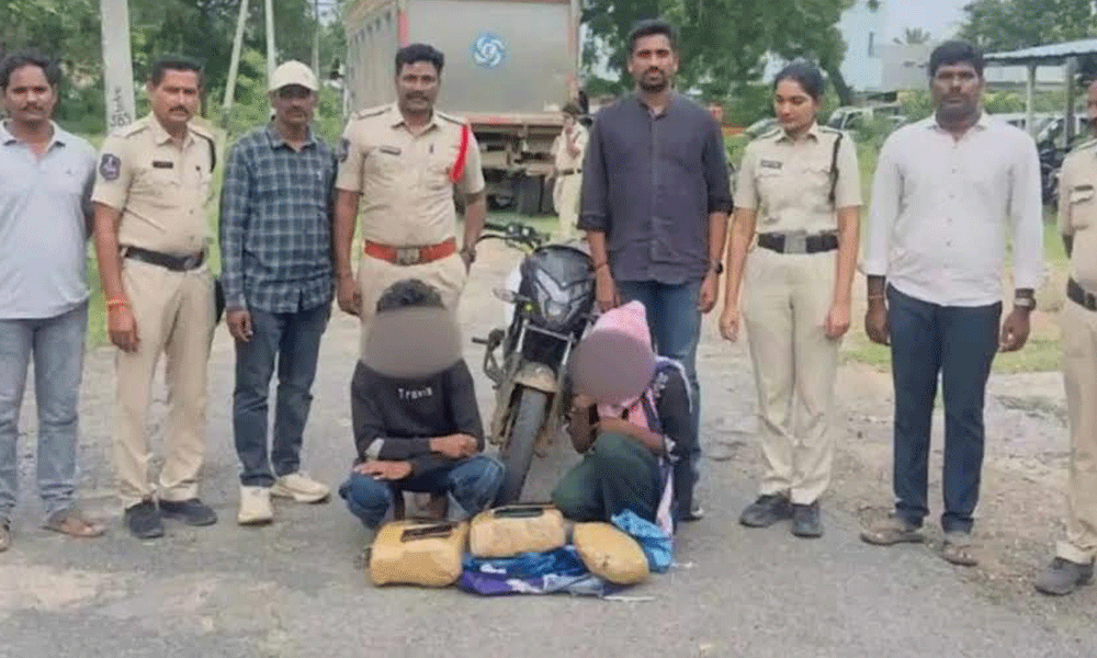 రూ.16 వేలతో 12 కిలోల గంజాయి కొనుగోలు: ప్రియురాలికి ఐఫోన్ కొనిచ్చేందుకు స్మగ్లర్‌గా మారిన ప్రేమికుడు