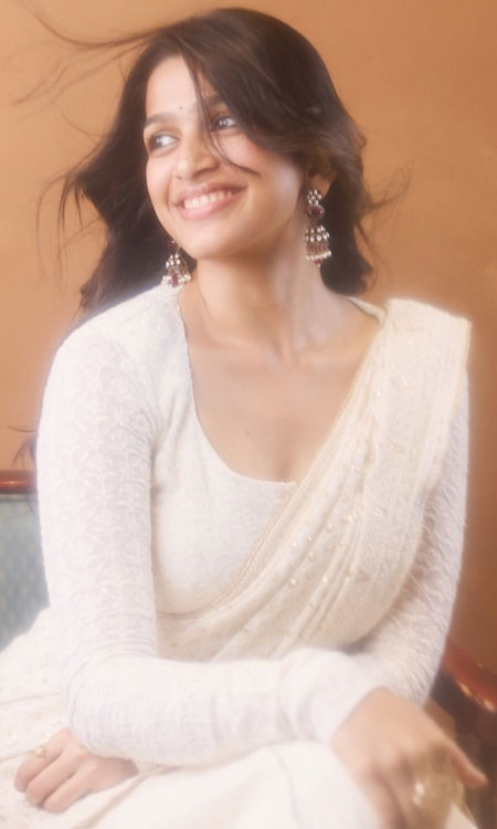 Ananthika Sanilkumars Elegant White Saree Look Wins Hearts