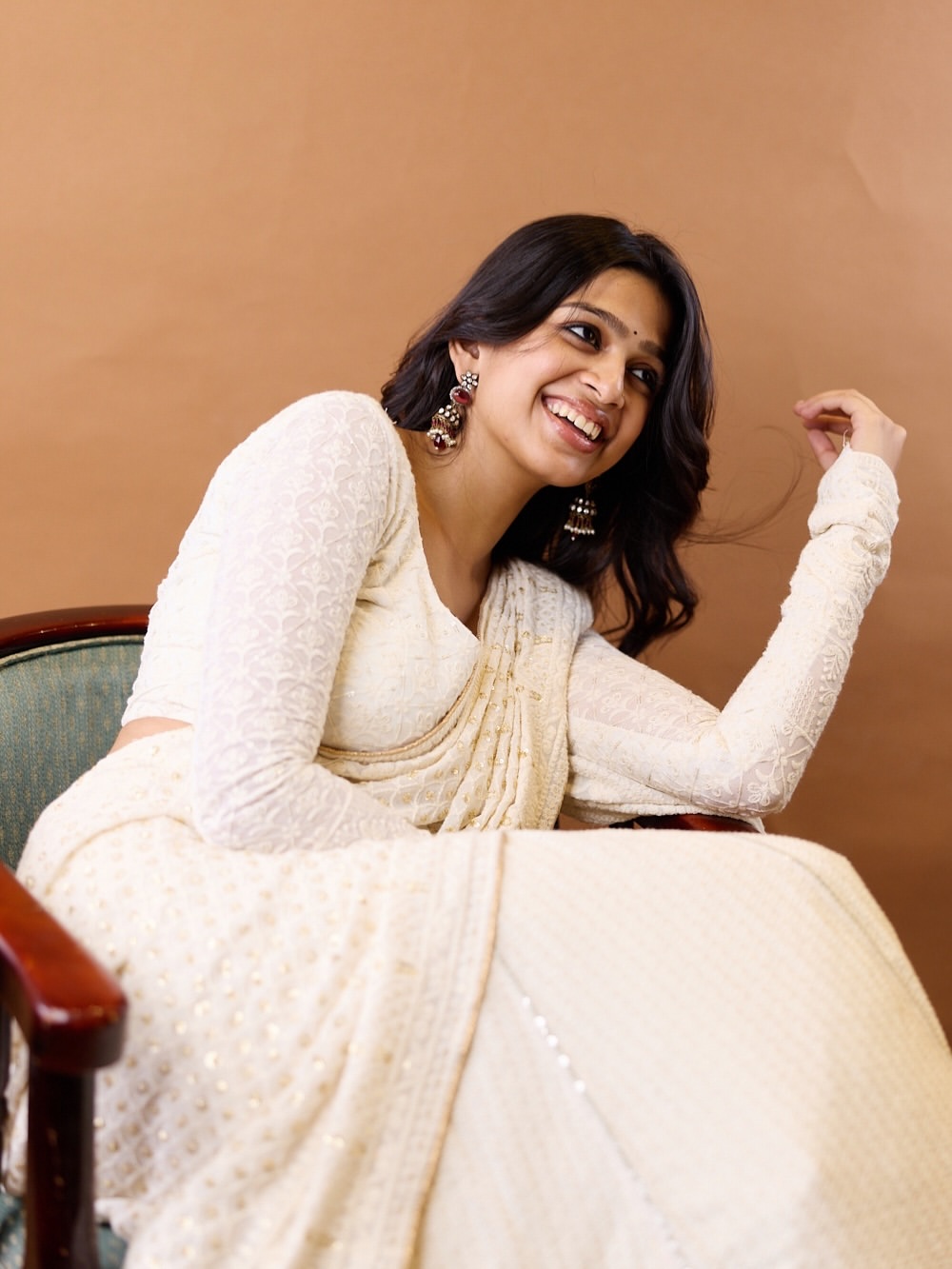 Ananthika Sanilkumars Elegant White Saree Look Wins Hearts