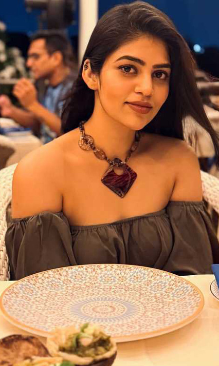 Bandhavi Sridhar Radiates Effortless Elegance in a Dreamy Hyderabad Evening