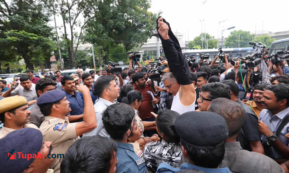 అసెంబ్లీ ఫైట్ : కేటీఆర్ ను ఎత్తిపడేశారు.. సునీతా లక్ష్మారెడ్డి చీరలాగారు.. టీషర్ట్ విప్పేసిన హరీశ్ రావు