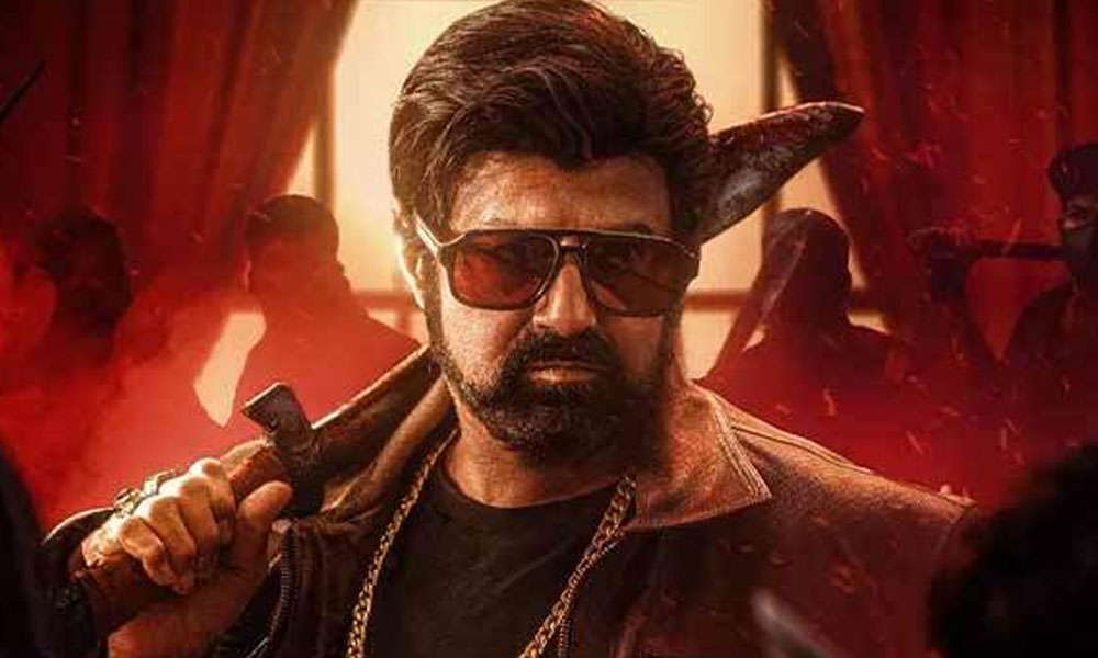 Balakrishna Creates Mass Mania Among Senior Heroes