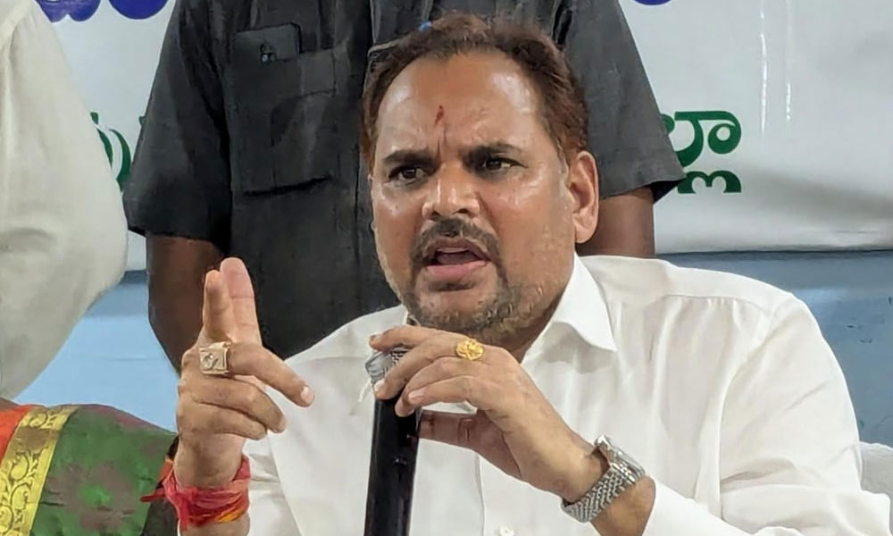 బొత్సకు బిగ్ షాక్.. టీడీపీలోకి చిన్న శ్రీను?! వైసీపీకి రాజీనామా