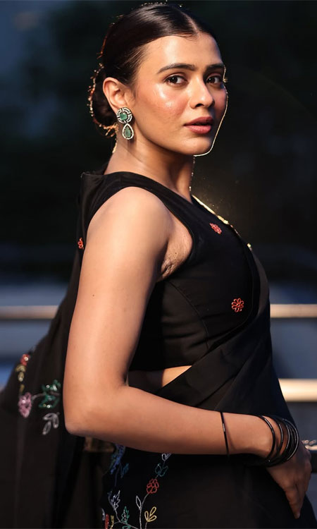 Hebah Patel Regal Radiance in Midnight Black