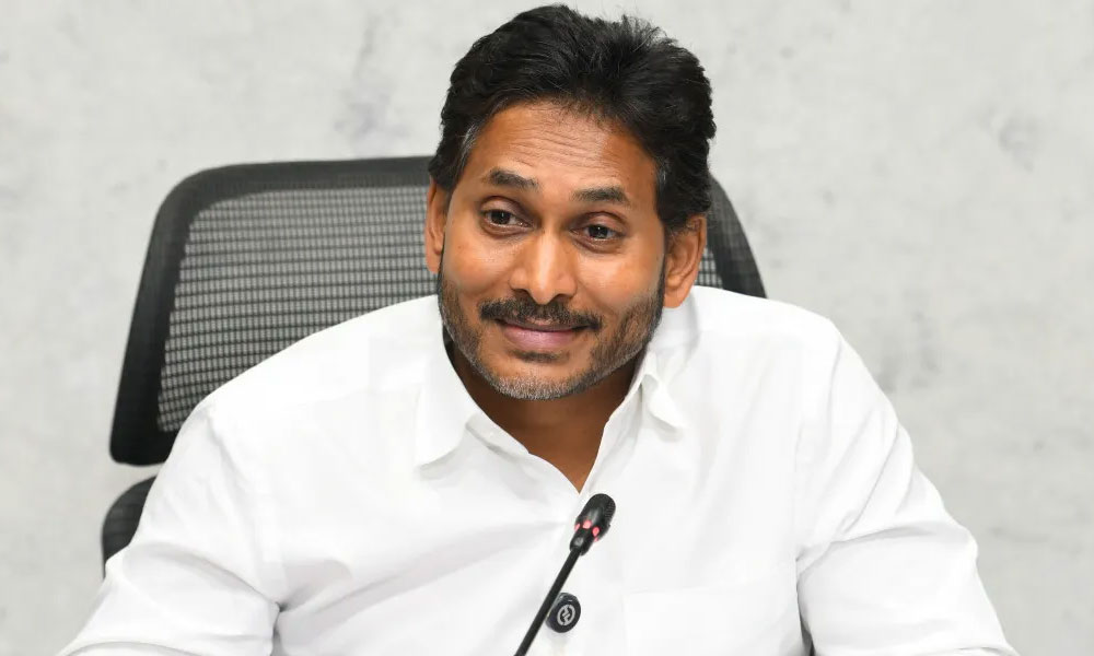 విభీషణులు ఎవరు...వైసీపీ సీరియస్ ఫోకస్ !