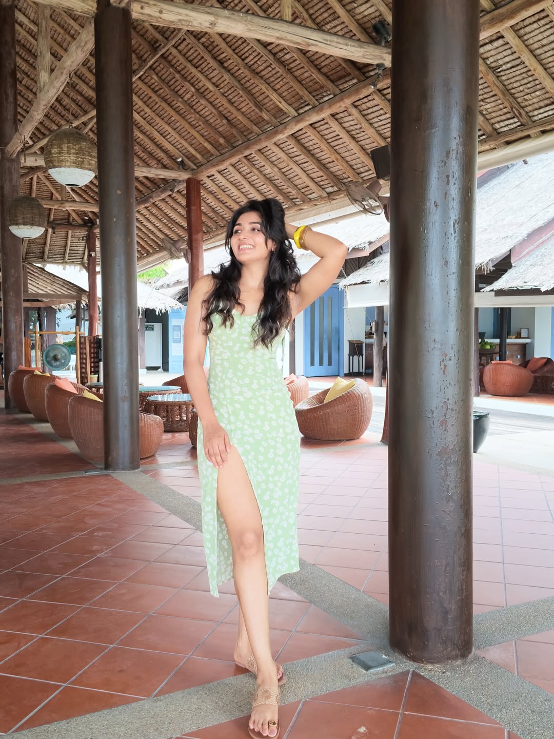 Mirnaa’s Tropical Getaway Look Is All About Sunshine, Style and Confidence
