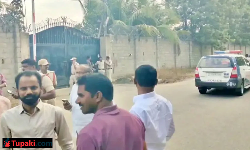 పసుపు నీళ్లు తెచ్చిన పంచాయతీ !
