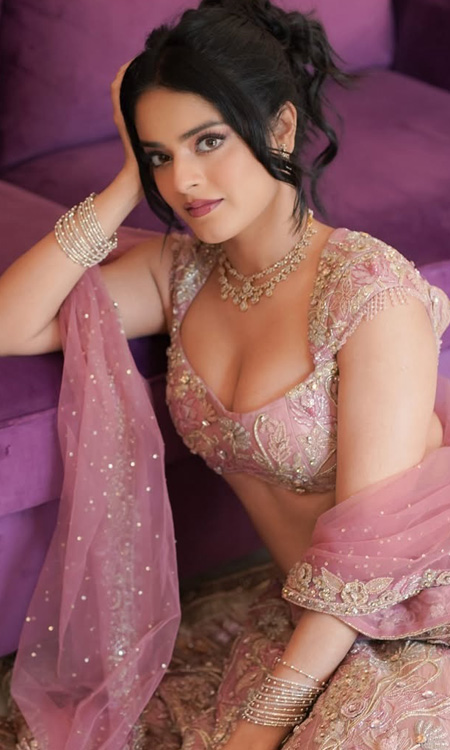 Riddhi Kumar Turns Heads in Gorgeous Ethnic Glam Look