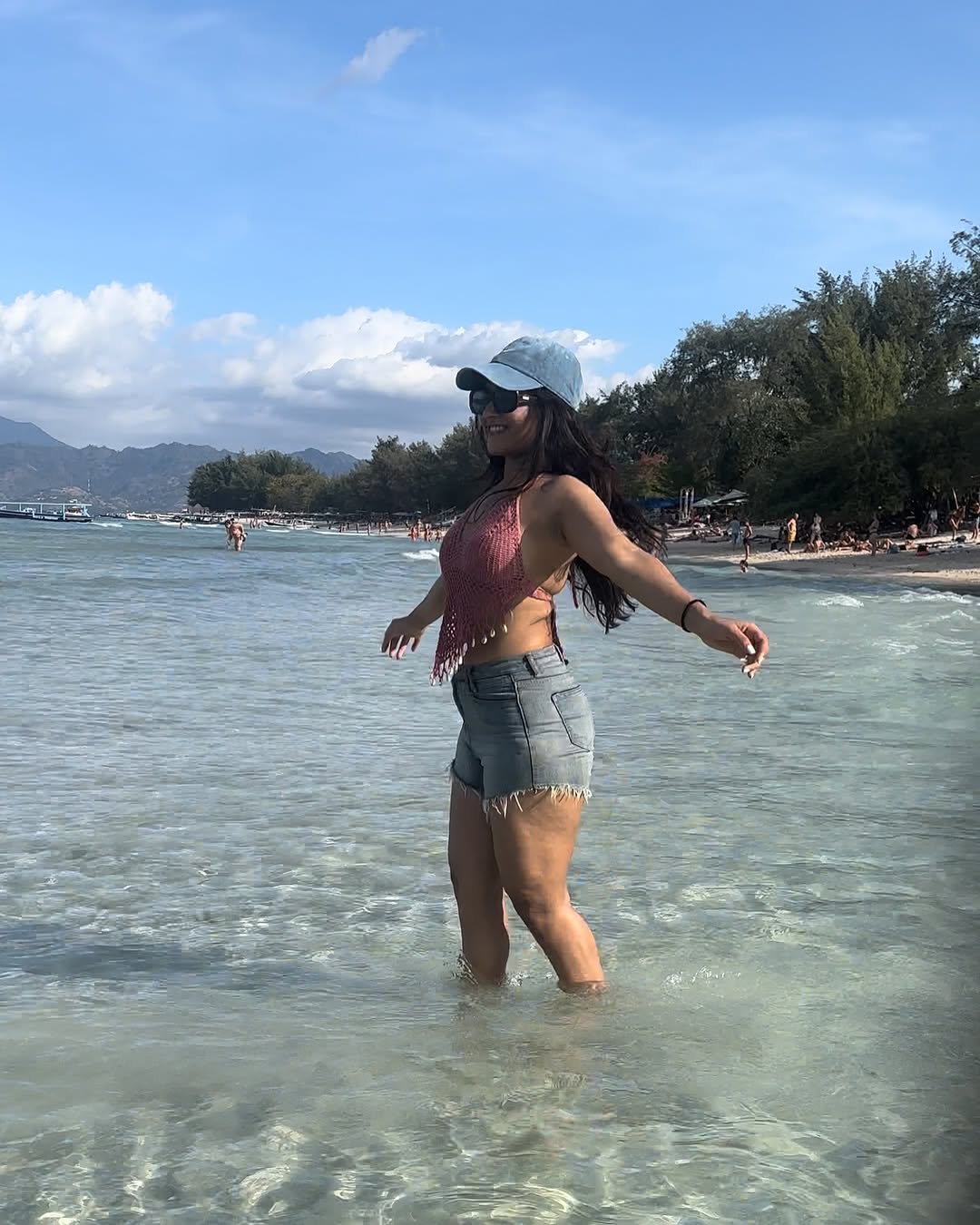 Deepthi Sunaina Stuns in a Fun-Filled Vacation Boat Look