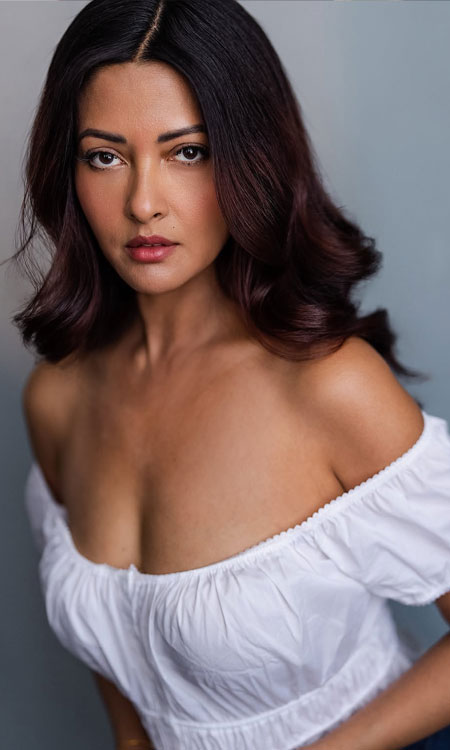 Riya Sen Flaunts Effortless Beauty