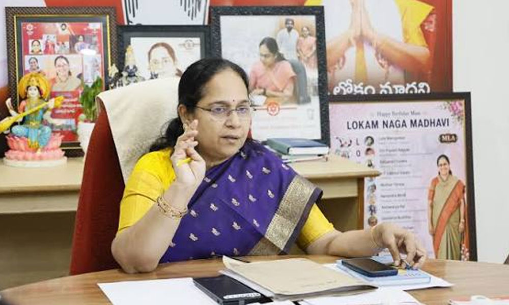 ఫ‌స్ట్ టైమ్ ఎమ్మెల్యే ఒంట‌రి ప్ర‌యాణం..!