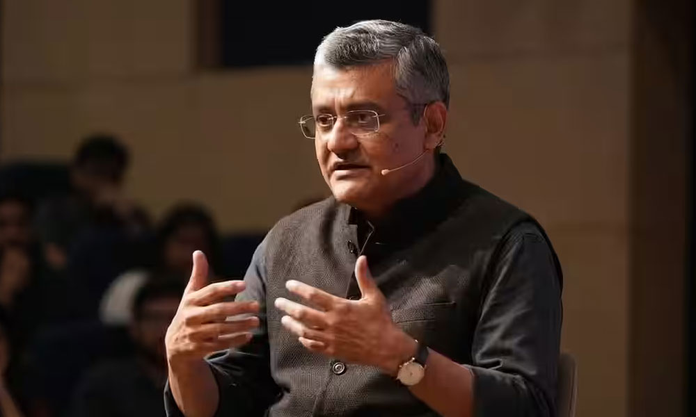 రైట‌ర్ మాట్లాడితే ఎంతటి వారైనా నోళ్లు మూయాల్సిందే!