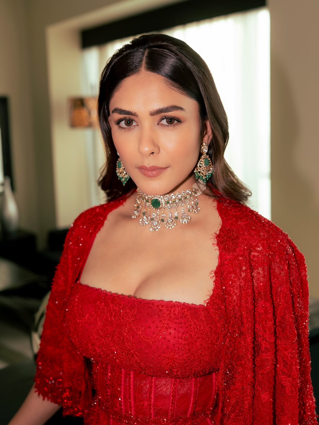 Mrunal Thakur Redefines Opulent Glamour Mrunal Thakur Redefines Opulent Glamour