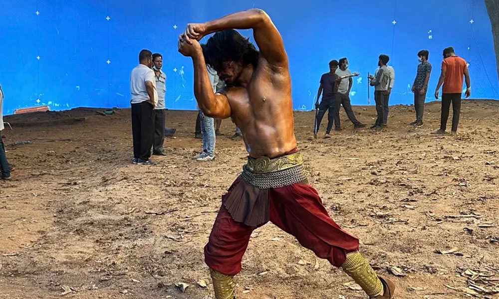 ట్రెండీ టాక్: స్వ‌యంభు ఎక్క‌డా త‌గ్గ‌ట్టు లేడు