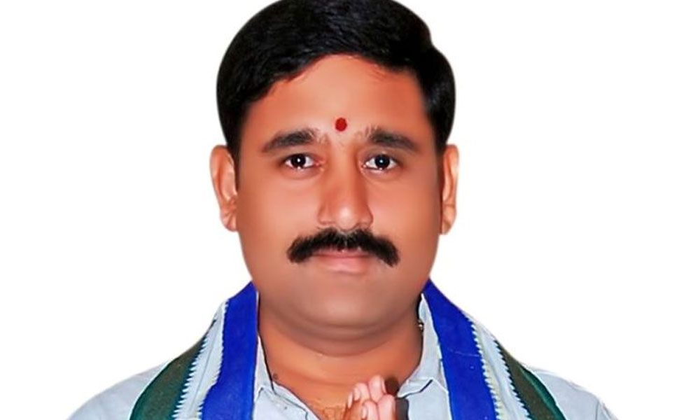 చిన్న శ్రీను వియ్యంకుడికి జగన్ ఝలక్ !