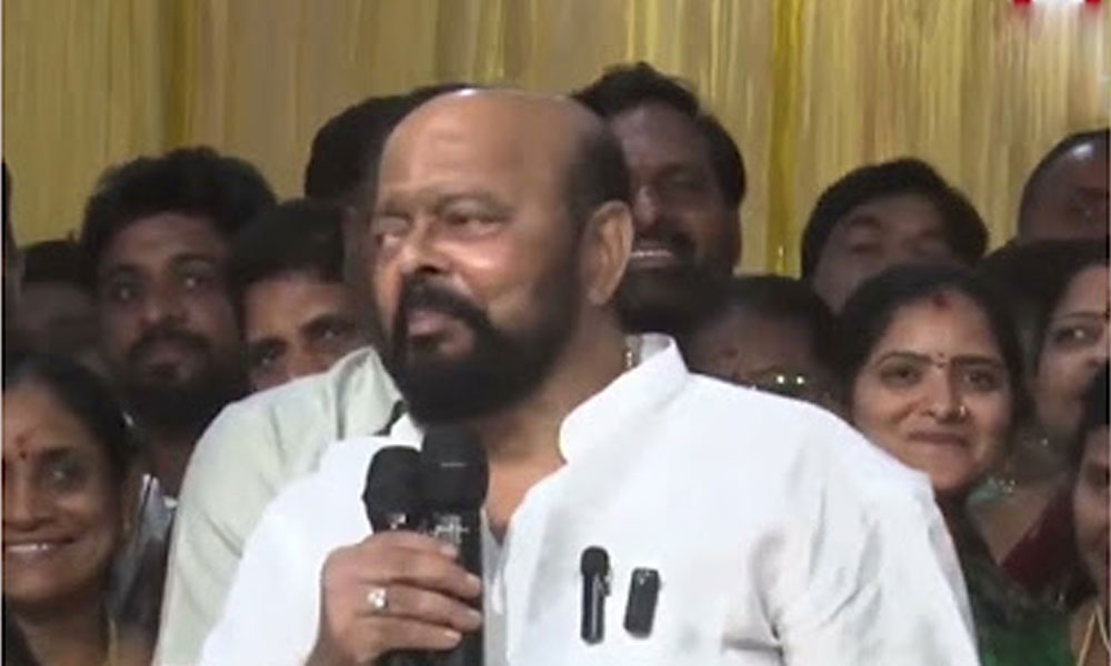 కార్ రంగు.. బాడీలో బుల్లెట్లు.. కబ్జా ఆరోపణలు.. కొండా మురళి పేల్చిన బాంబులు