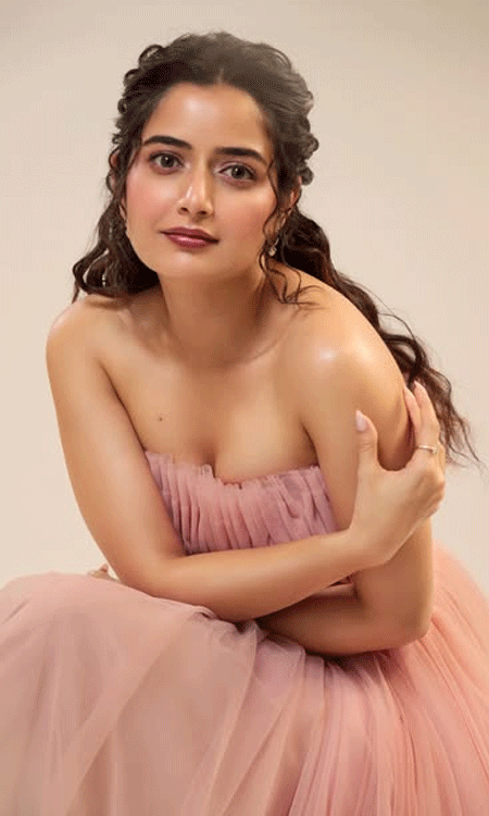 Ashika Ranganath’s Ethereal Pink Look Steals the Spotlight