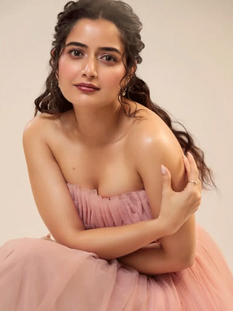 Ashika Ranganath’s Ethereal Pink Look Steals the Spotlight Ashika Ranganath’s Ethereal Pink Look Steals the Spotlight