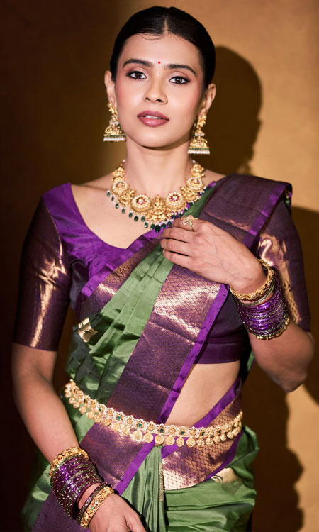 Hebah Patel Stuns in Purple Silk Saree With Traditional Jewellery