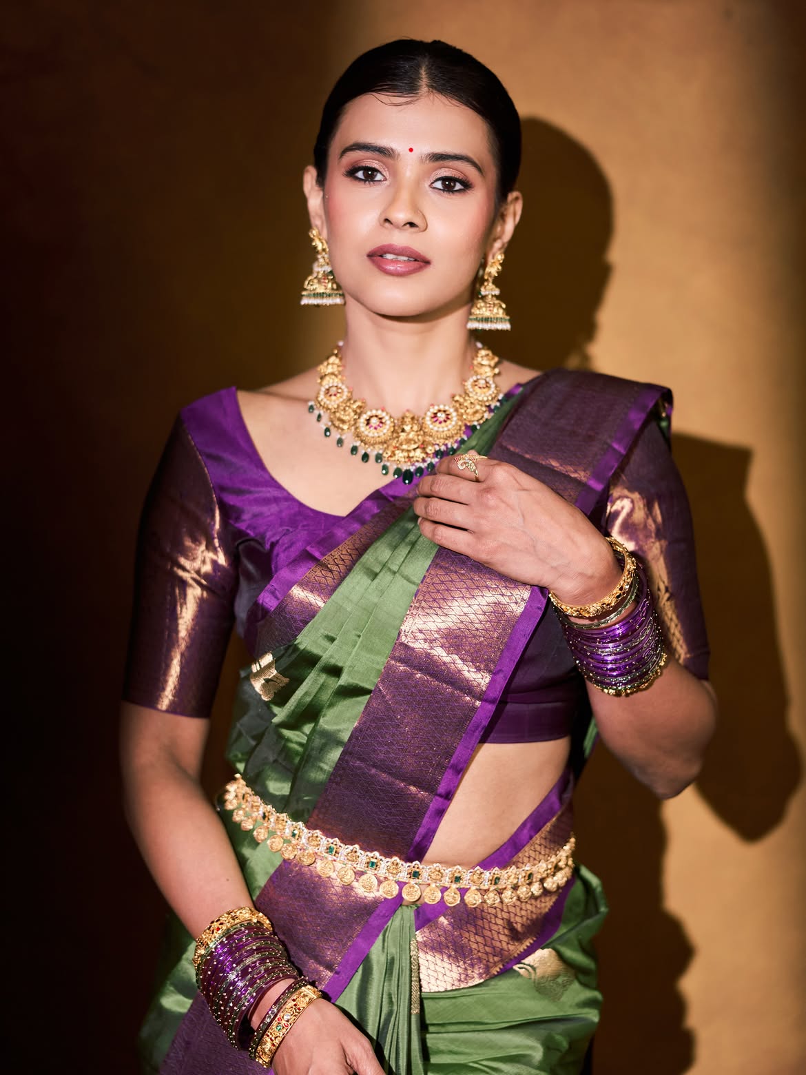 Hebah Patel Stuns in Purple Silk Saree With Traditional Jewellery